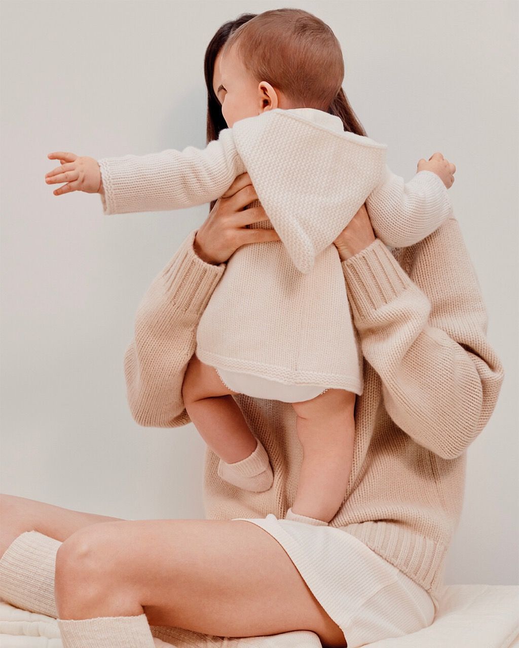 How I Found My Sanity in Two Chic Momcozy Pieces of Breastfeeding Gear