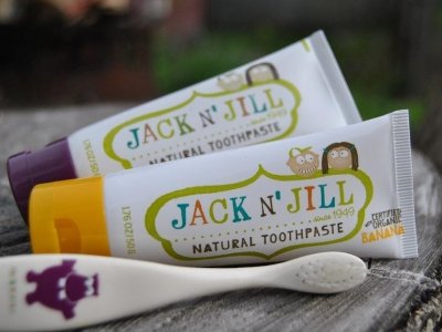 7 Natural Toothpastes You Should TRY Today ...