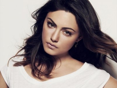 7 Awesome Reasons to Love Phoebe Tonkin ...