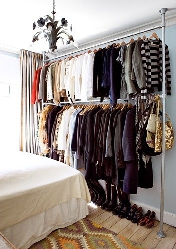 7 Ways To Organize Your Closet When Crammed Into A Dorm Room