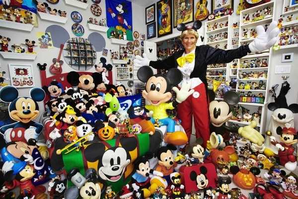 Janet Esteves – Mickey Mouse Memorabilia