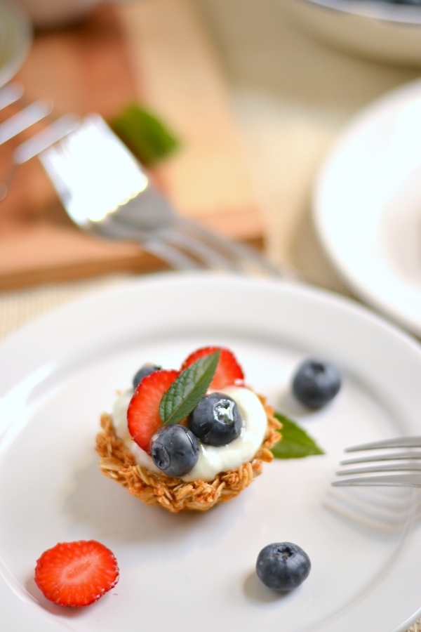 Granola Cups with Yogurt Filling