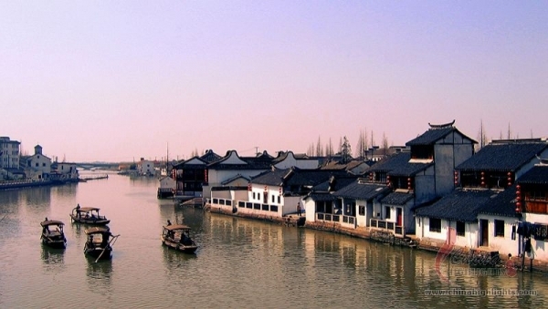 Marvel at Zhujiajiao Ancient Town