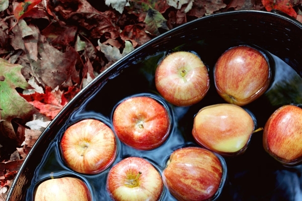 Bobbing for Apples