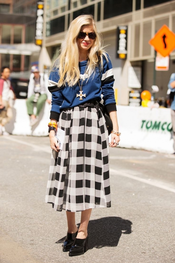 9 Cute Skirt and Sweater Street Style Combinations