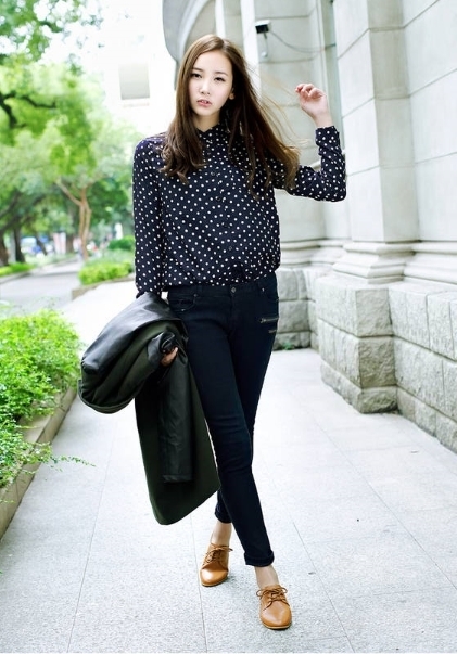 outfits with polka dot shirt