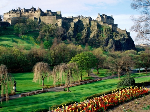 Explore Edinburgh Castle