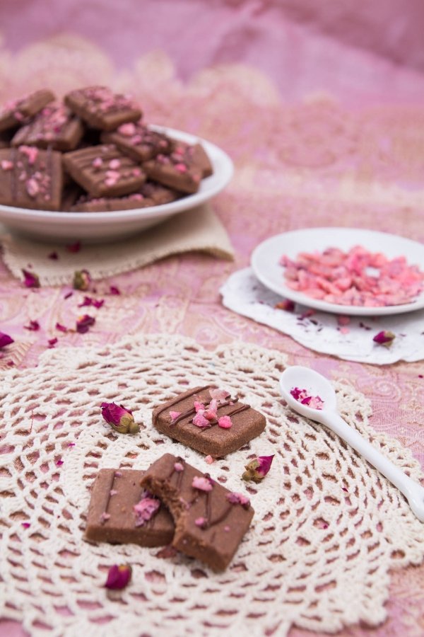 White Chocolate Cardamom Vanilla Shortbread Cookies