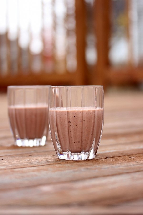 Raspberry Chocolate Yogurt Smoothie