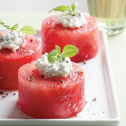 Bouchées de fête au fromage et au melon de chèvre aux herbes