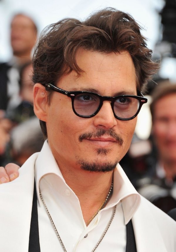 Johnny Depp - 7 Celebrities with a Unique Style Who Wear Fashion…