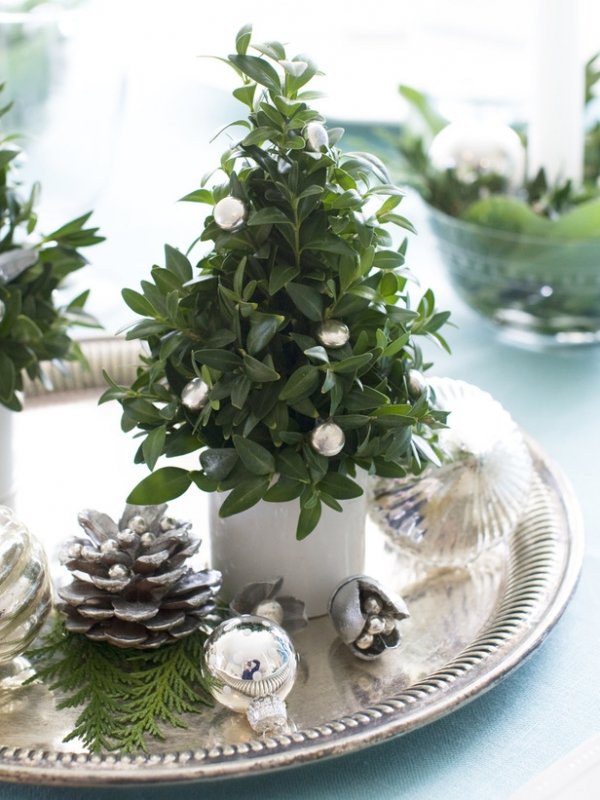 Glitter Pine Cone Centerpieces