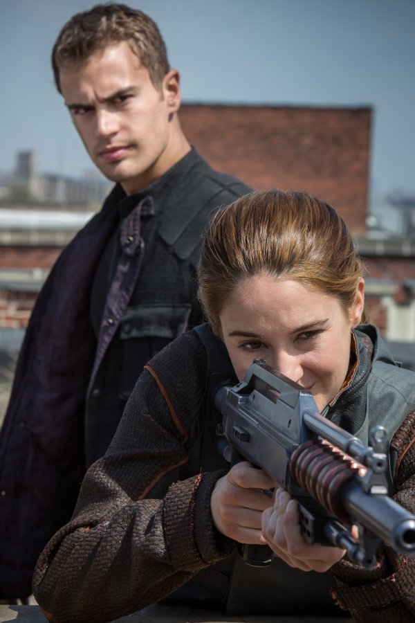 Theo James in "Divergent"