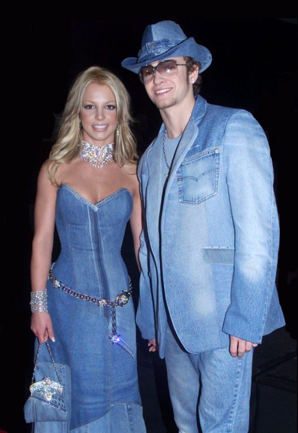 Britney Spears and Justin Timberlake, American Music Awards 2001