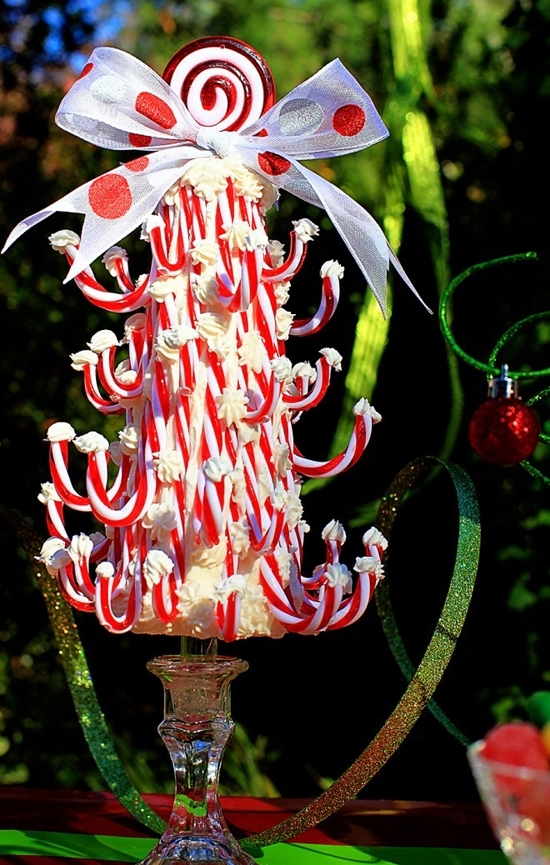 11 Cute Candy Cane Christmas Crafts ...