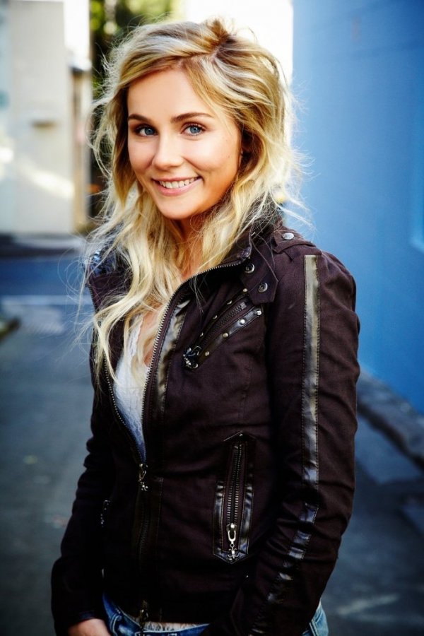 Clare Bowen