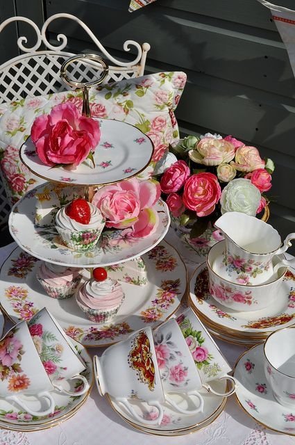 7 Lovely Vintage Items for Your Home ...