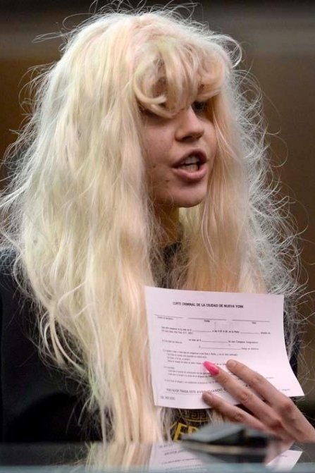 Amanda Bynes Goes to Treatment