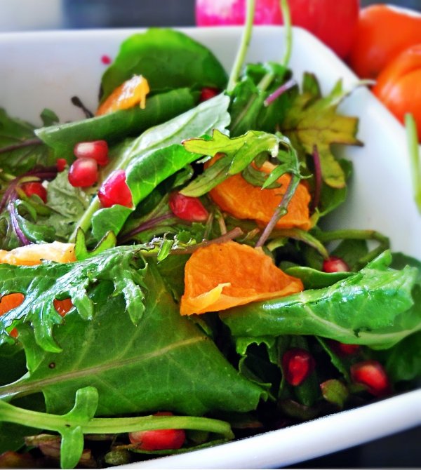 Green Salad with Pomegranate and Mandarin