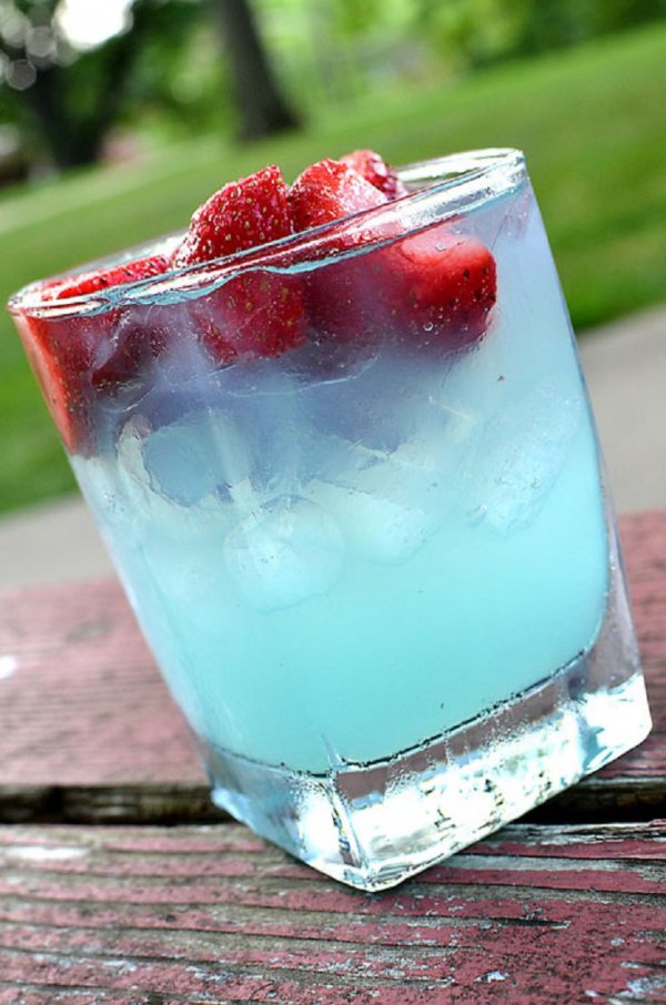 15 Red White and Blue Cocktails for the 4th of July ...