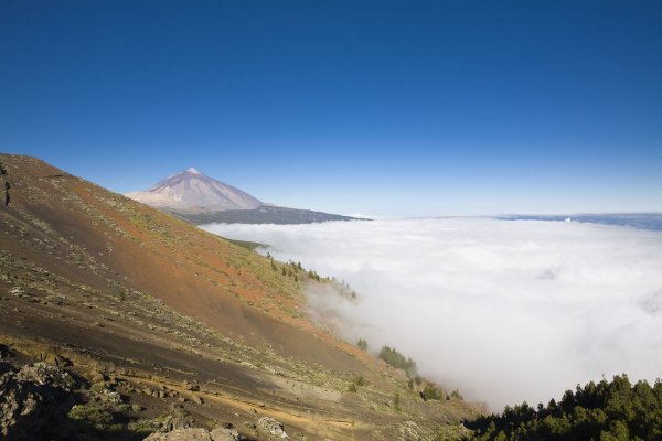 mountainous landforms,mountain,landform,geographical feature,atmospheric phenomenon,