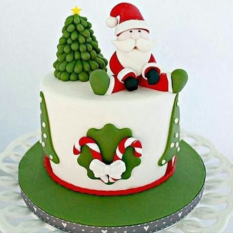 Stunning Christmas Cakes to Admire This Holiday Season ...