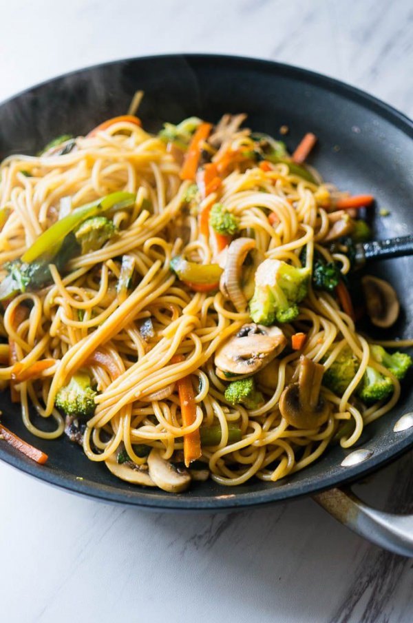 food, chow mein, fried noodles, dish, cuisine,