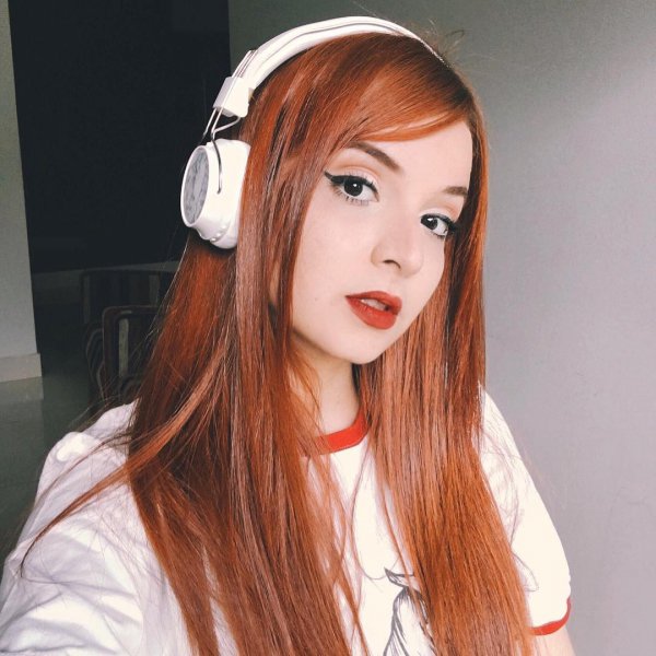 human hair color, forehead, fashion accessory, hair accessory, audio,