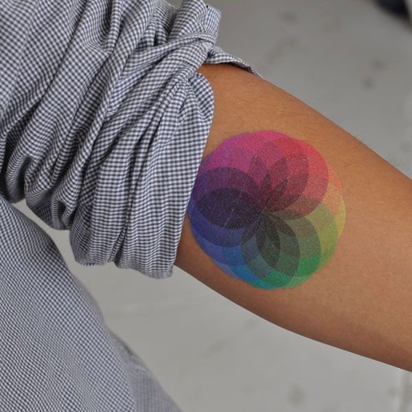 color,arm,leg,pattern,hand,