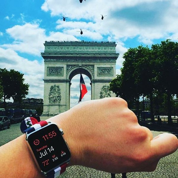 Arc de Triomphe, 11:55, Tuesday,