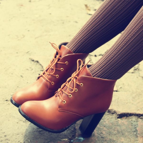 footwear,shoe,high heeled footwear,leg,beauty,