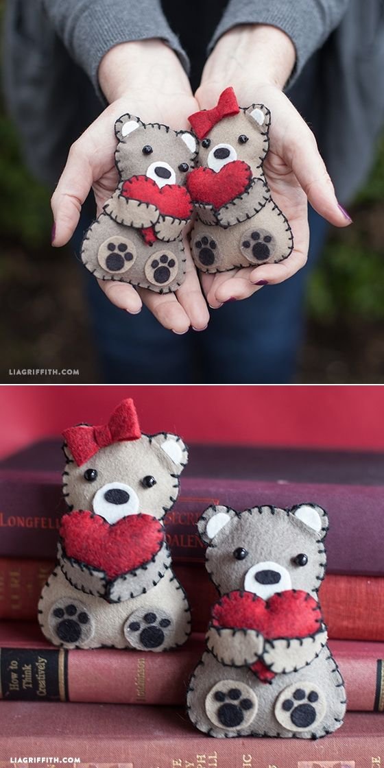 Mini Valentine's Day Bears from Felt