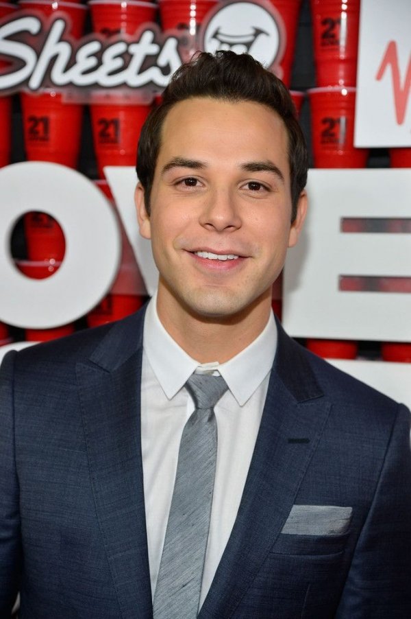 Skylar Astin