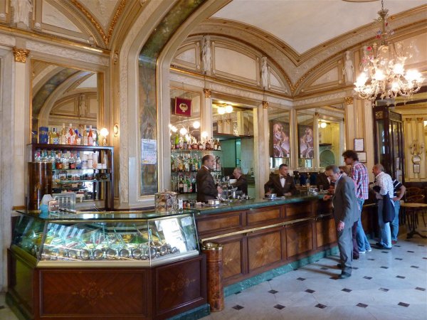 Cafe Gabbrinus in Naples