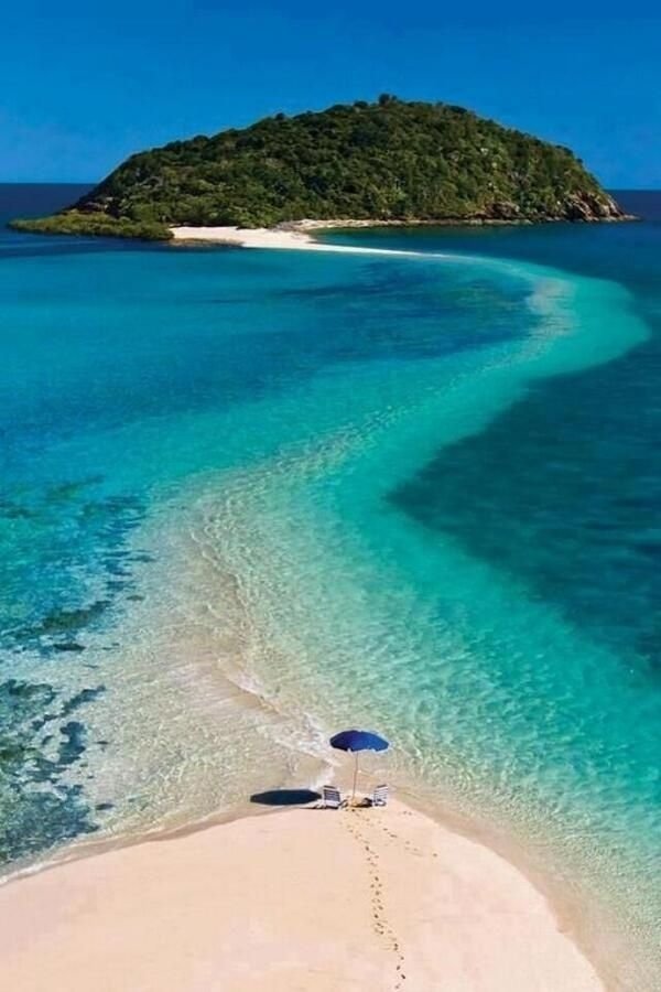 Beautiful Baches, Fiji Book