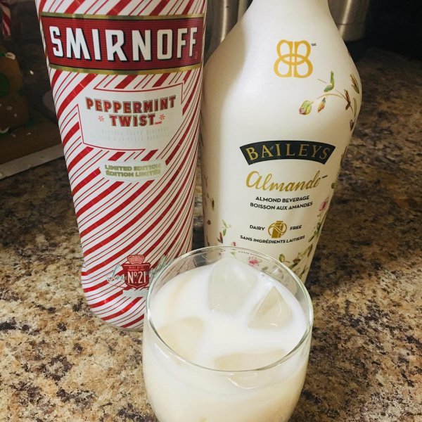 drink, liqueur, dairy product, white russian, irish cream,