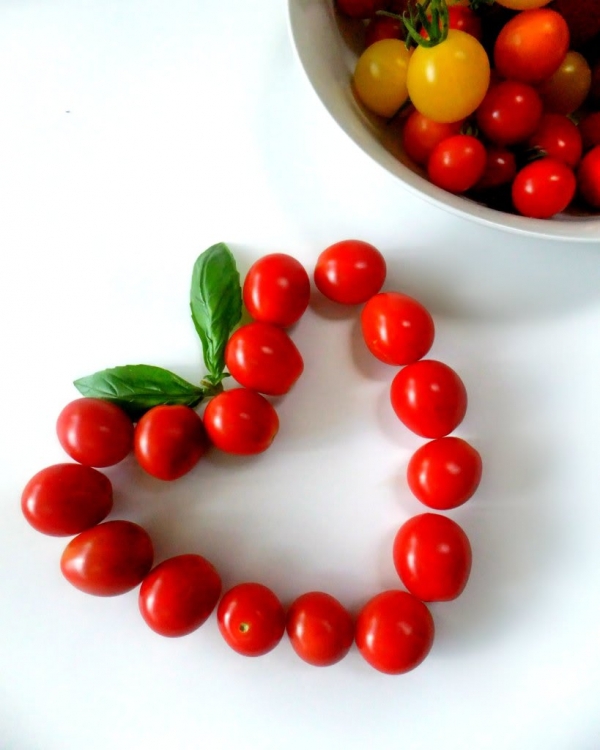 8 Cherry Tomatoes – 40 Calories