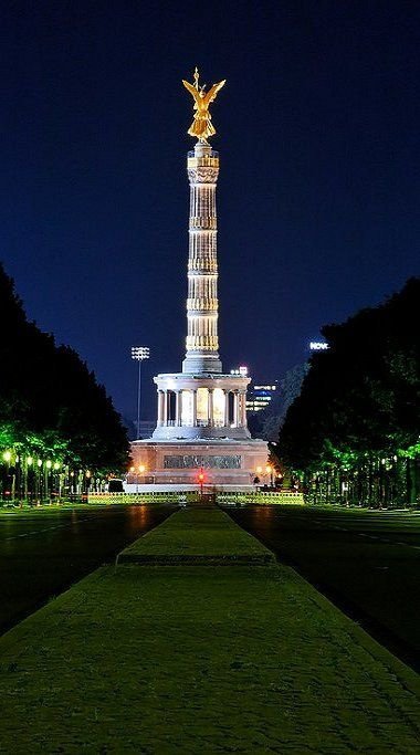 Crane Your Neck to See the Victory Column