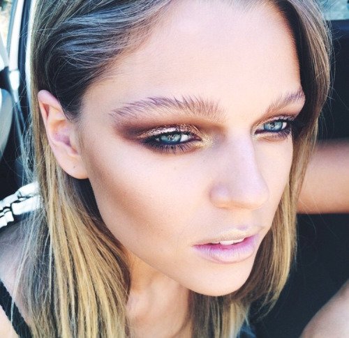 Use One of Those New Metallic Eye Shadow Colors You’ve Been Seeing