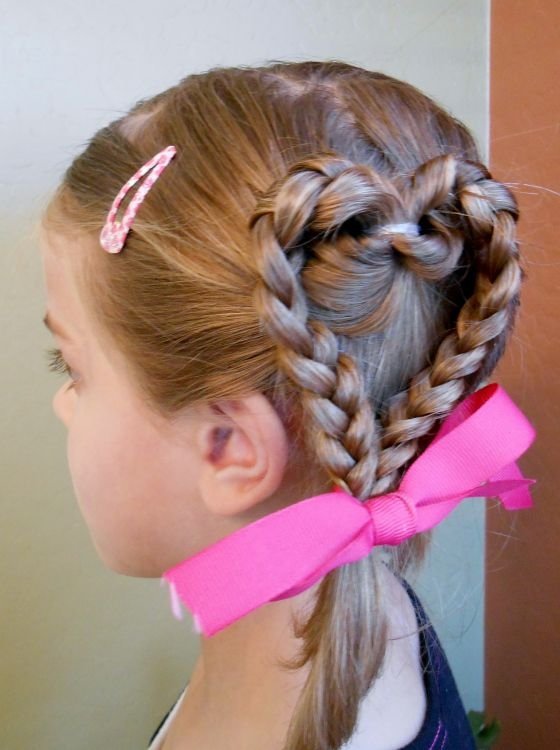 hair,hairstyle,face,braid,french braid,