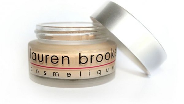 Lauren Brooke Creme Foundation