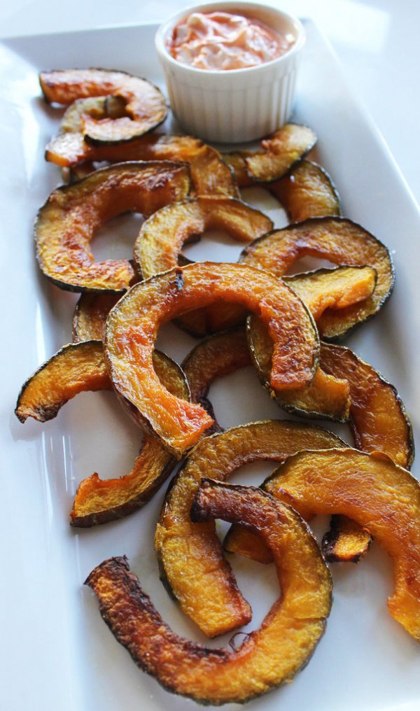 Kabocha Squash Chips with Spicy Greek Yoghurt Sriracha