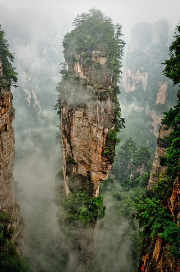 waterfall,nature,atmospheric phenomenon,wilderness,geological phenomenon,