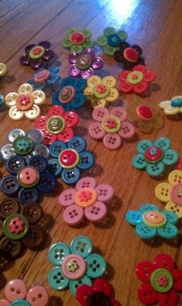 Beautiful Flower Pins Made from Buttons