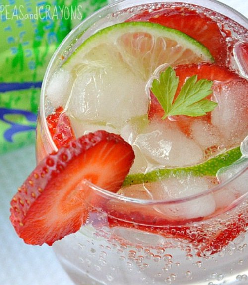 strawberry, strawberries, drink, non alcoholic beverage, garnish,