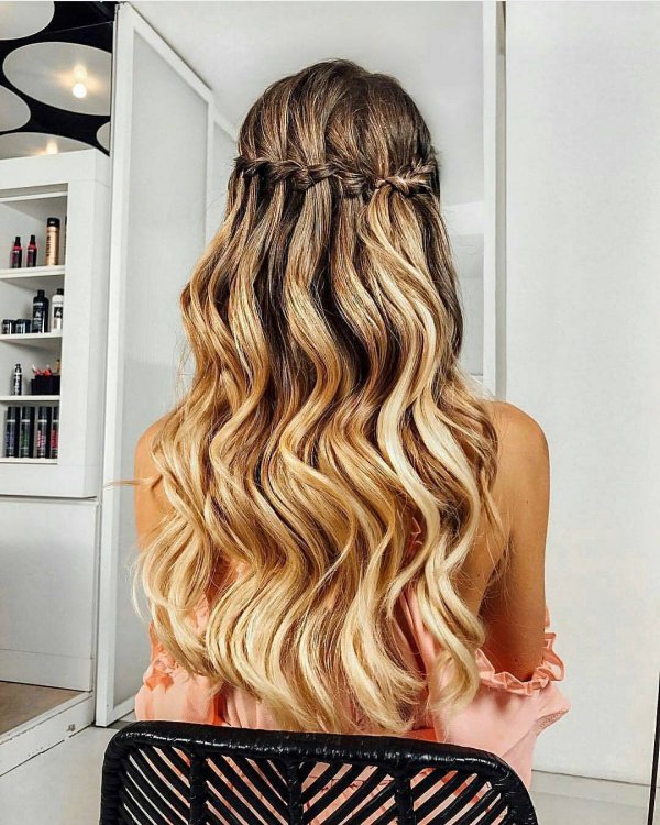 hair, human hair color, blond, hairstyle, long hair,