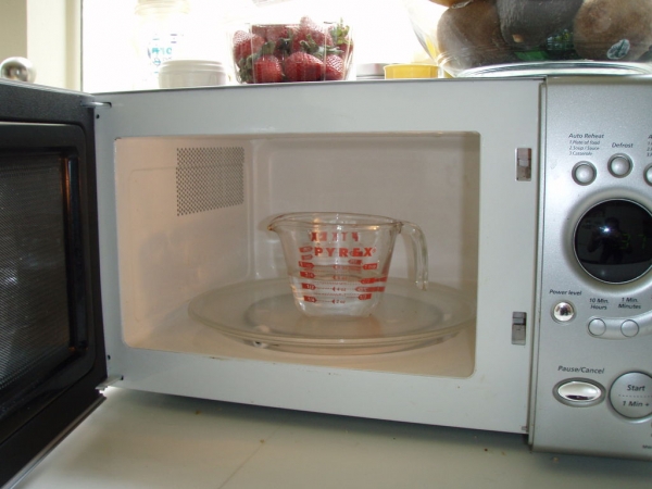 Make Cleaning the Microwave a Breeze