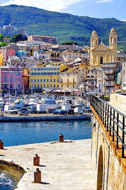 town,geographical feature,body of water,landmark,sea,