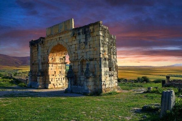 A Man of All Arches: the Arch of Caracalla, Morocco