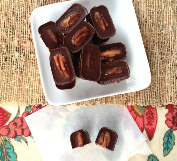 Bite-sized Chocolate Turtle Candy Bars